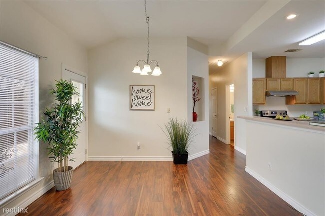 Foto del edificio - 3 br, 2 bath  - 8703 Weiser Dr Unit A