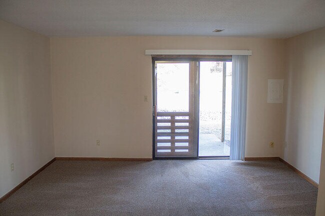 Building Photo - 1600 Parkside Dr