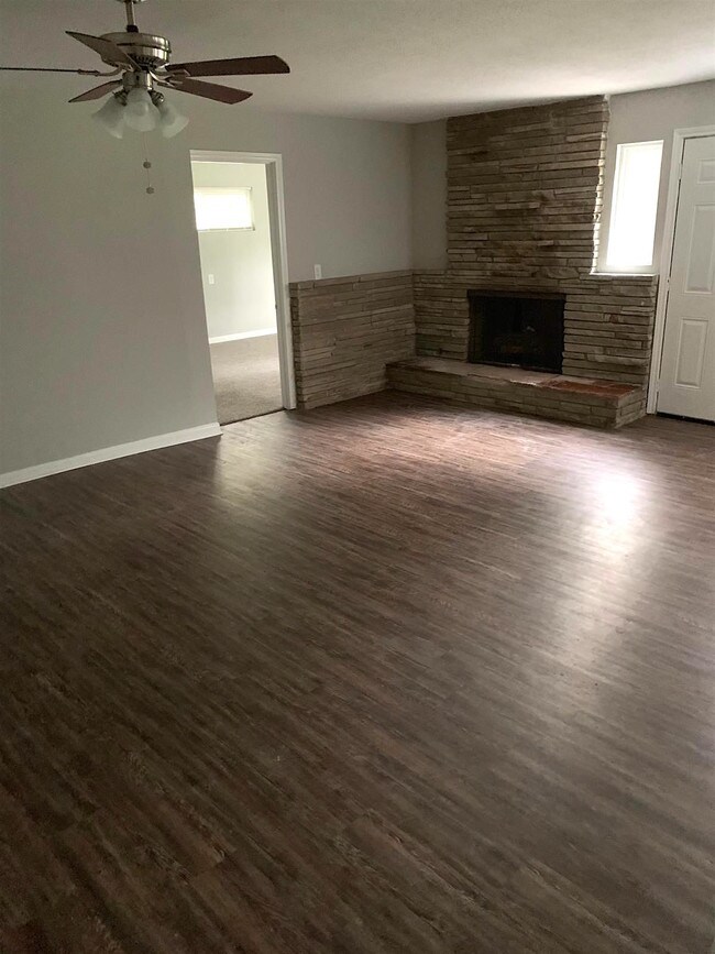 Foto del edificio - 613 Farrer St