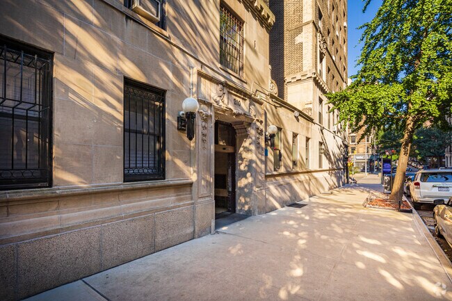 Building Photo - Walter Arms Apartments
