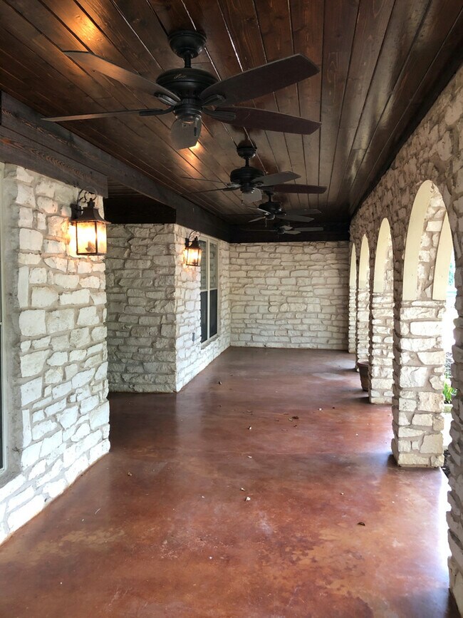 Building Photo - 1207 Creekview