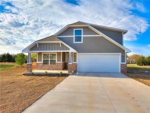 Building Photo - 1270 Lakeview Dr