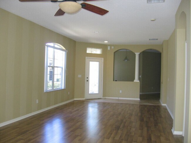 Building Photo - Stunning Fishhawk Villa