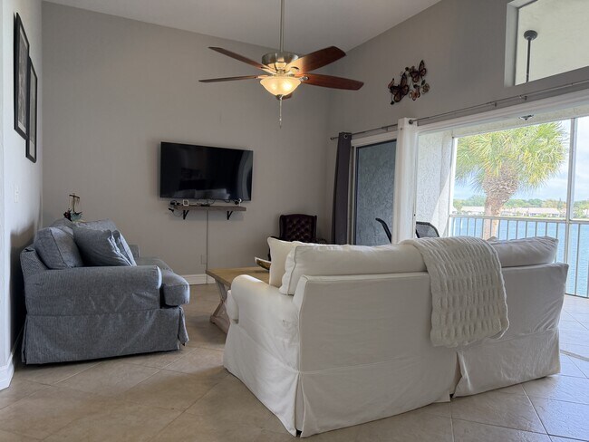 Foto del edificio - 2571 Citrus Lake Dr