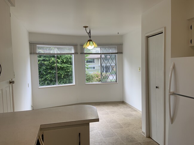 Building Photo - 5342-539A 9a Ave