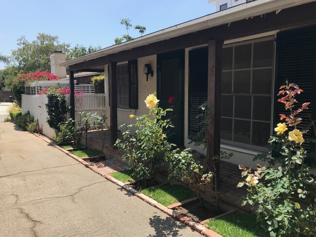 Free-Standing Building - 10643 Ashton Ave