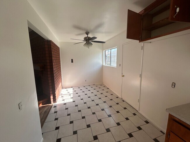 Foto del edificio - 4704 - 4706 W. 161st. Street