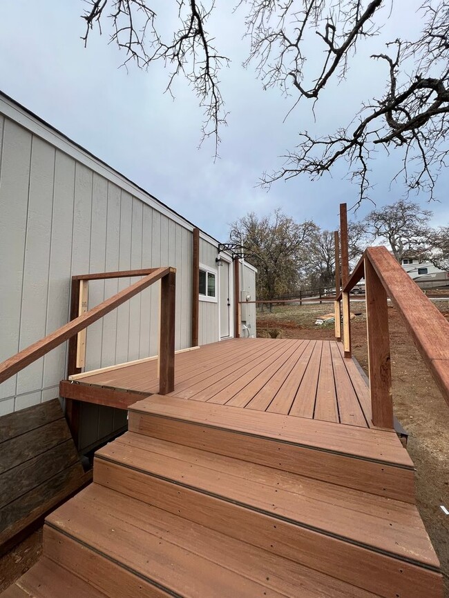 Building Photo - Super Cute 3 bedroom home located in the F...