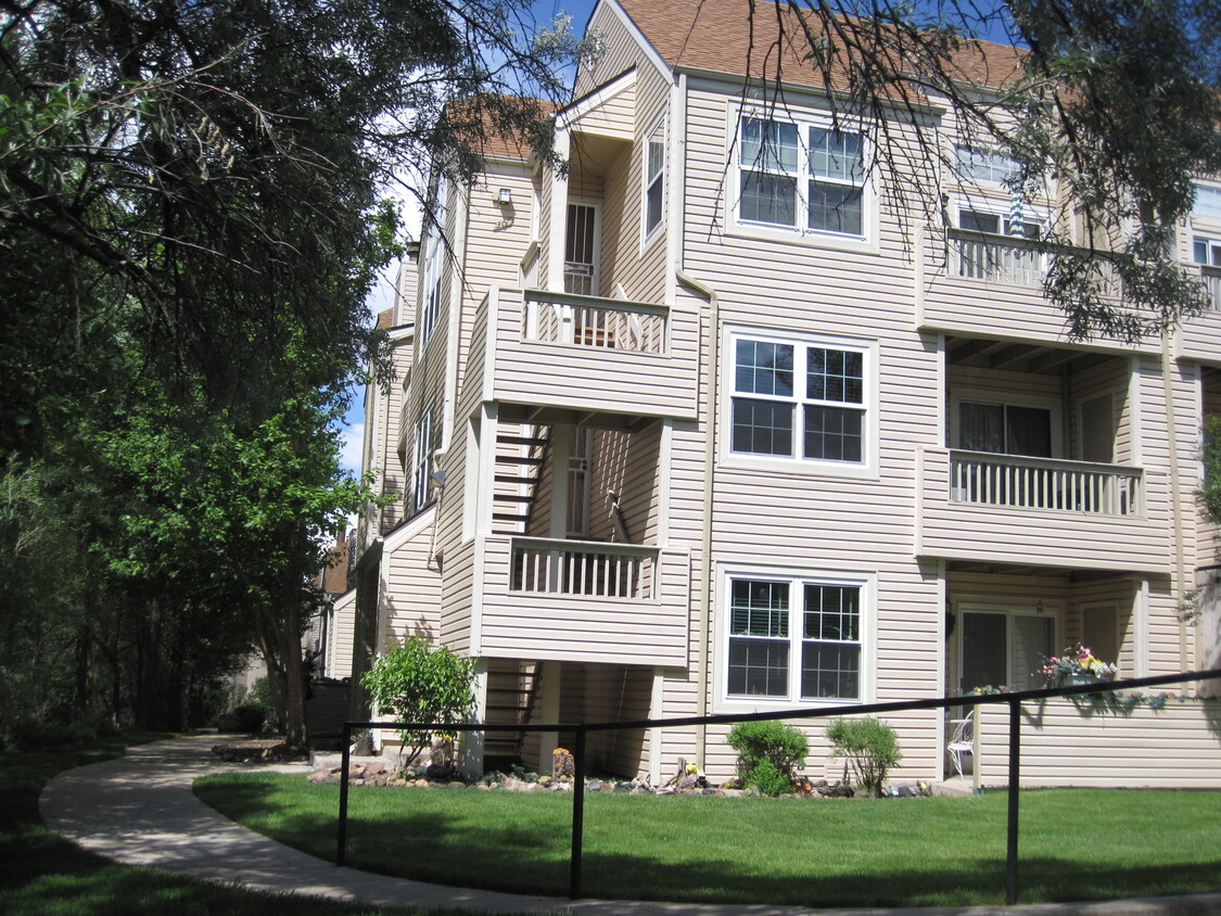 Primary Photo - 979 S Miller St