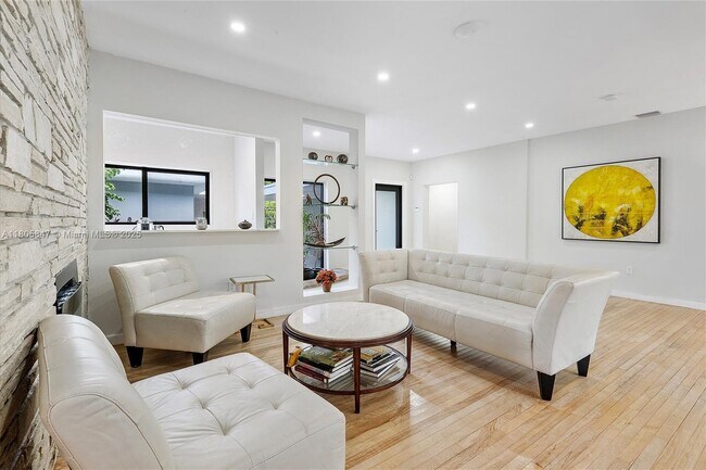 Foto del edificio - 1064 NE 97th St