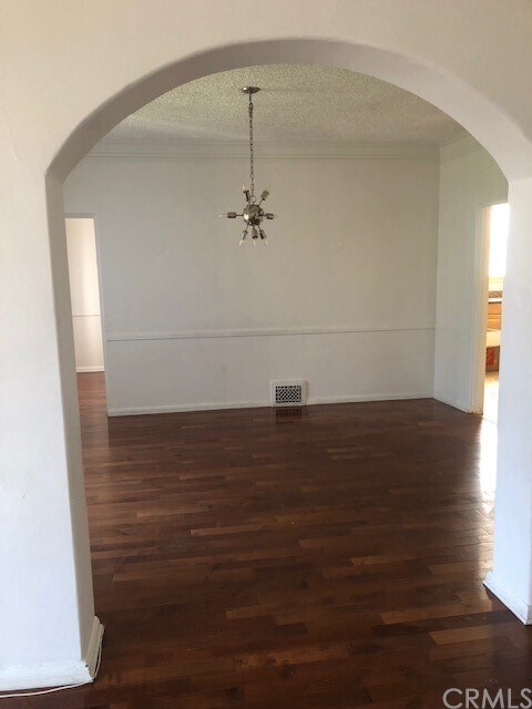 Building Photo - 231 S Orange Dr