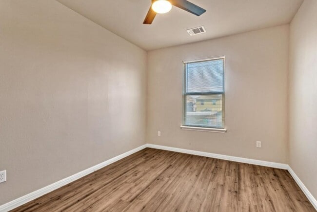 Building Photo - Charming 3-Bed, 2.5-Bath Home with Covered...