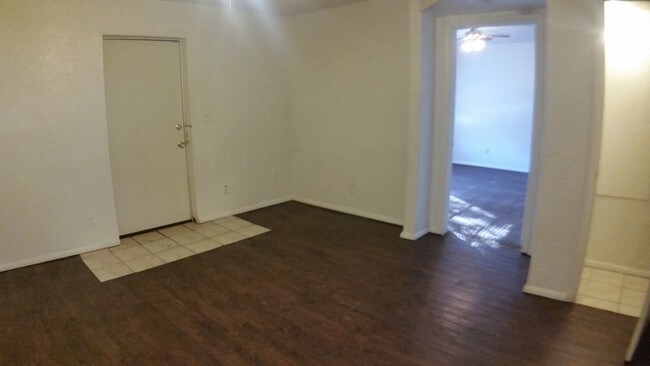 Building Photo - 721 N Rockwell Ave