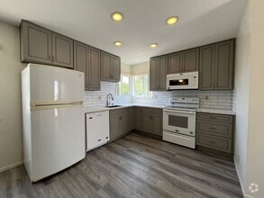 Building Photo - 627 Evergreen Ave