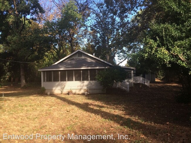 Building Photo - 1940 Bidwell Dr