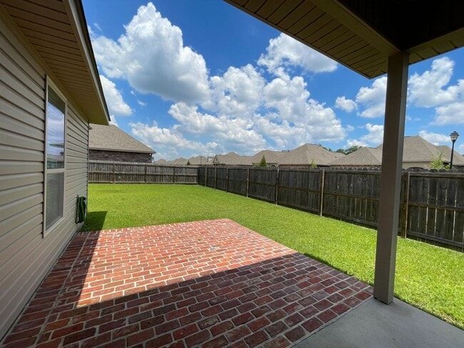 Foto del edificio - 3 Bedroom House located off Burbank in Mag...
