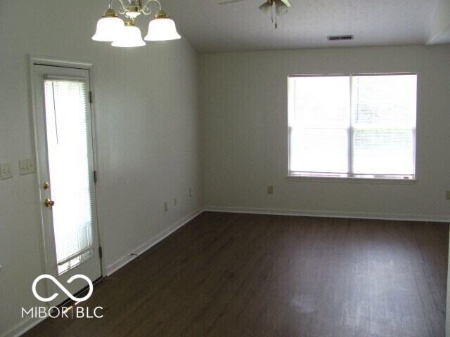 Foto del edificio - 986 N Boehning St