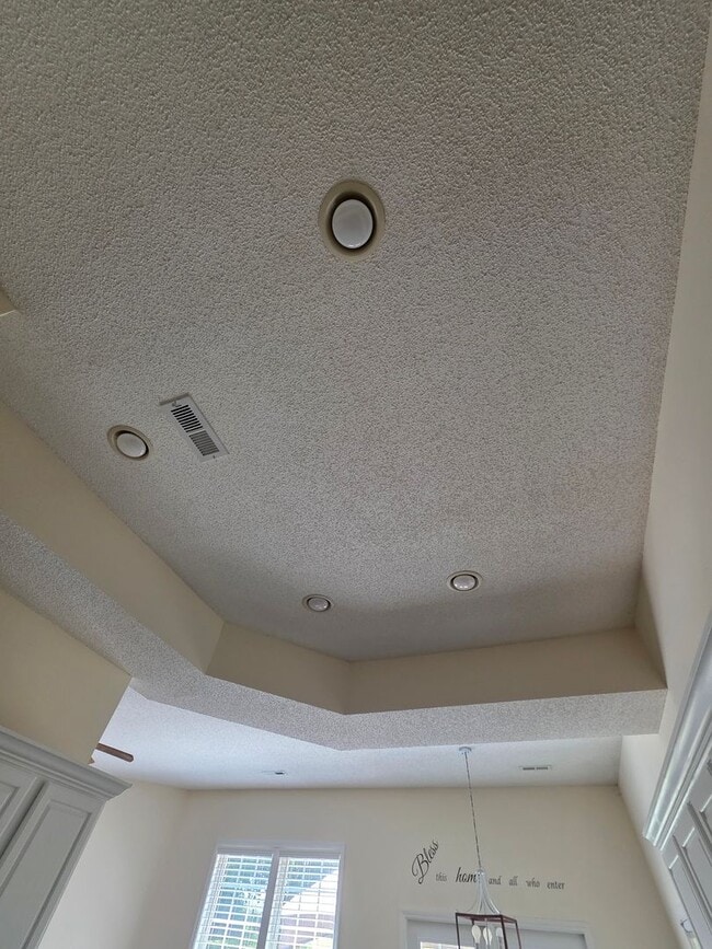 Building Photo - Beautiful Home Just Hit the Market