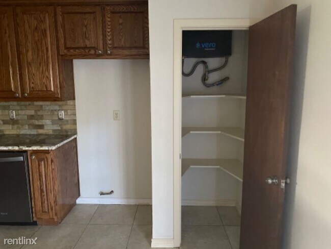 Building Photo - 4 br, 2 bath House - 416 Everest