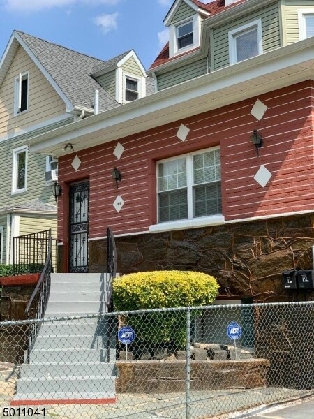 Foto del edificio - 100 Amherst St