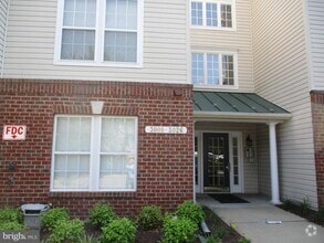 Building Photo - 3018 Hunting Ridge Dr