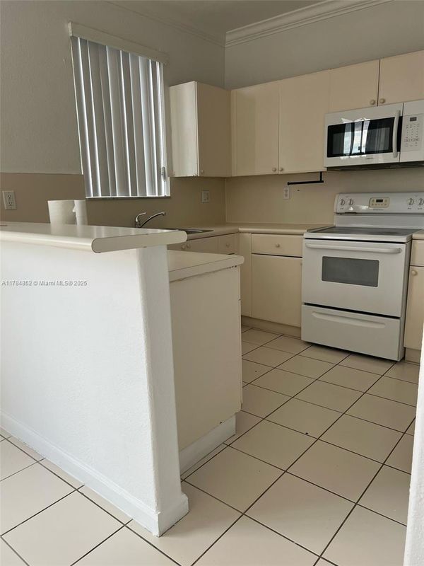 Foto del edificio - 2460 SE 15th Pl