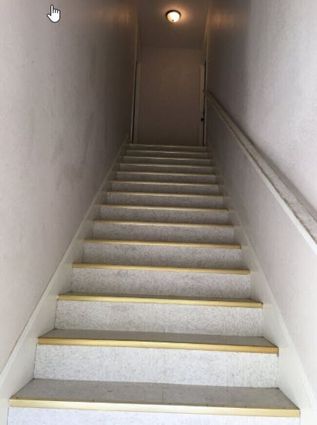 Building Photo - 2 Bedroom 1 Bath Apartment (40% 1st Month Rent BAC)