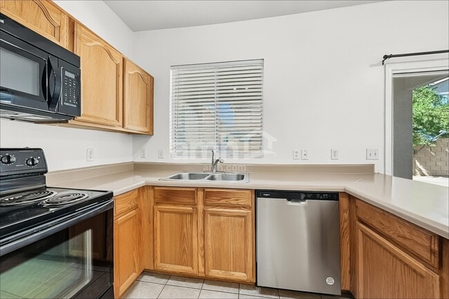 Building Photo - 4242 E Baylor Ln