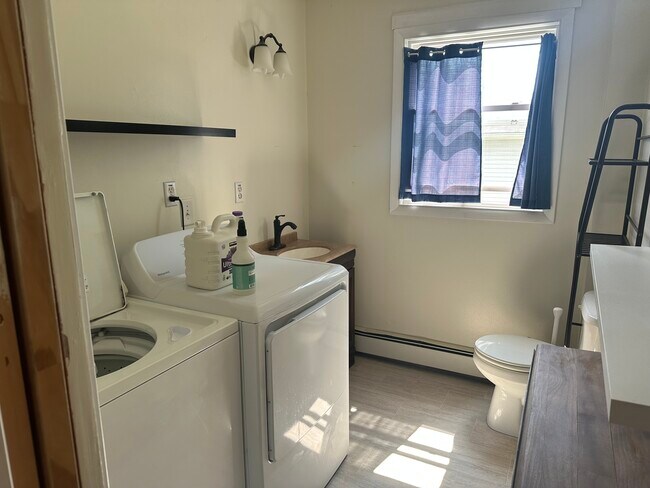 Lavandería/medio baño - 1 Appletree Ln