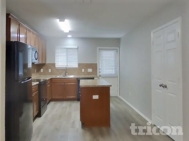 Building Photo - 10911 Bosal Trail