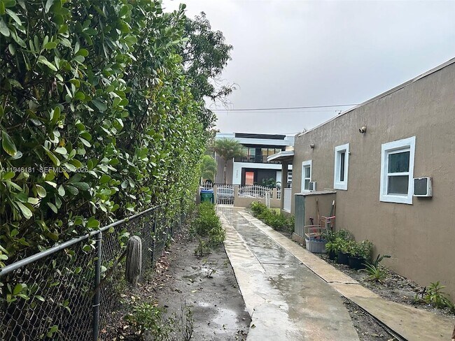 Foto del edificio - 261 NW 49th St