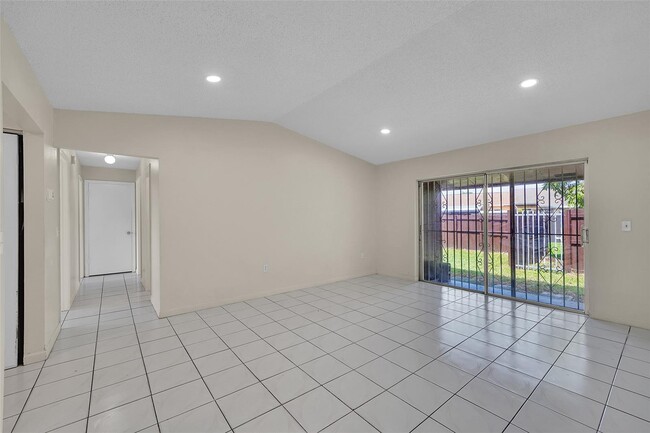 Foto del edificio - 20422 NW 29th Pl