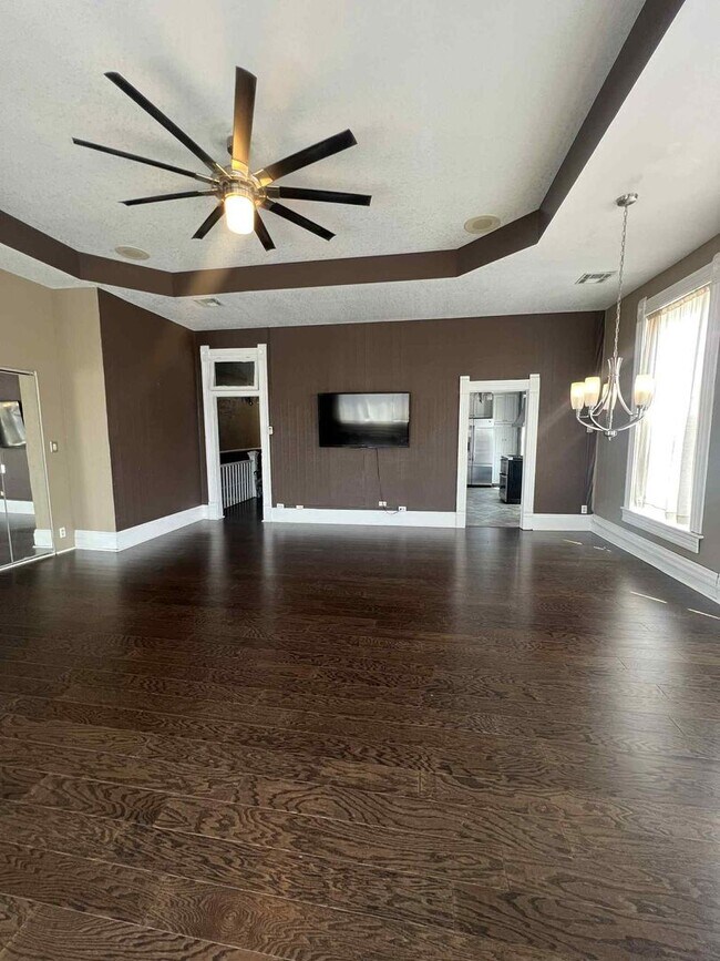 Building Photo - COMING SOON: Spacious Loft Living in the H...