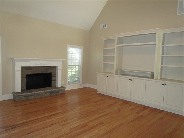 Foto del edificio - 140 Cambridge Woods Drive