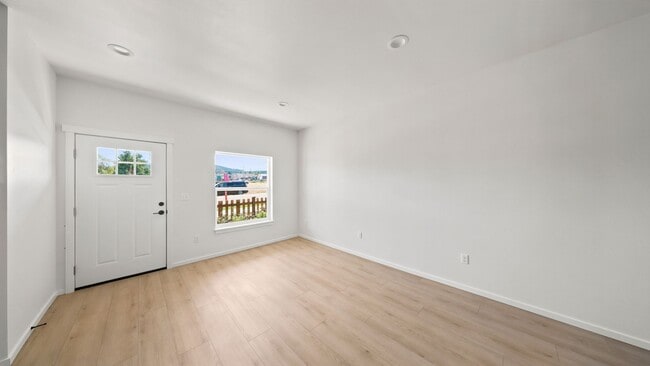 Building Photo - 2707 Q Ave