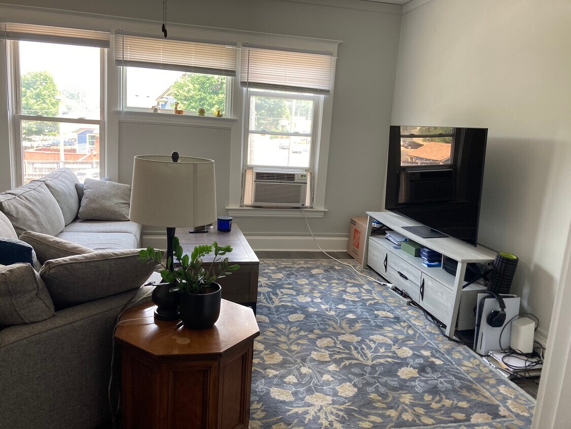 Foto principal - 725 Michigan St NE
