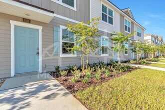 Building Photo - 8373 Zenith Cir