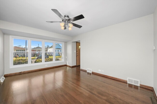 Building Photo - 5843 S Massasoit Ave