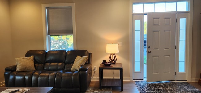 Building Photo - Downtown expansive luxury 3 level Townhome