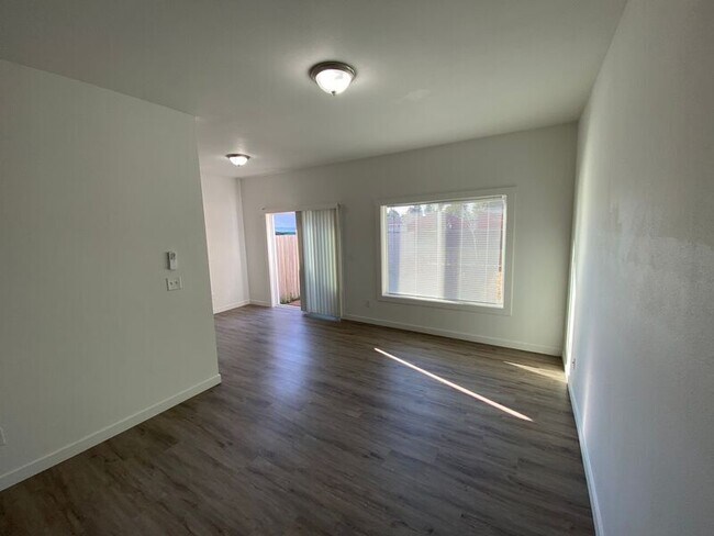 Foto del edificio - 516 19th Ave SW