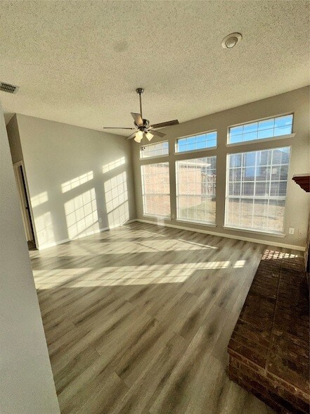 Foto del edificio - 10901 Columbia Dr