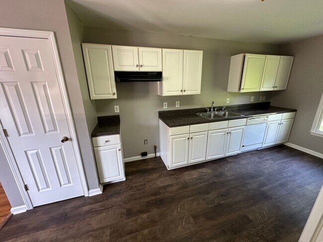 Building Photo - 3 bedroom, 2 bathroom- House in South Rome!
