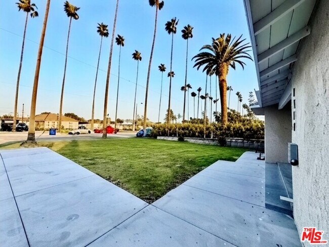 Foto del edificio - 1219 N Azusa Ave