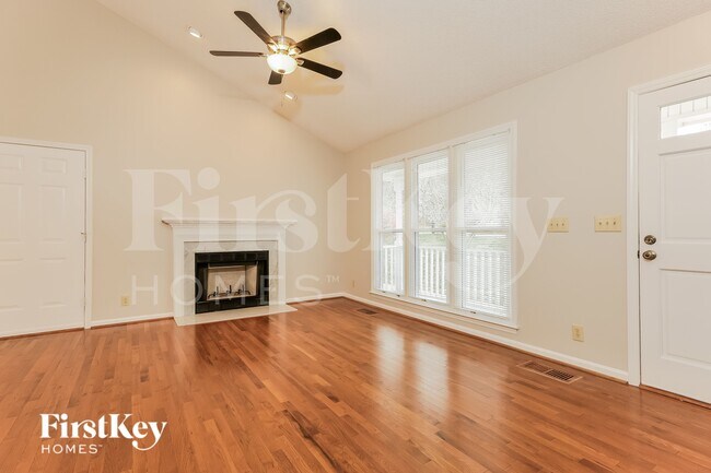 Foto del edificio - 9029 Jefferson Woods Dr