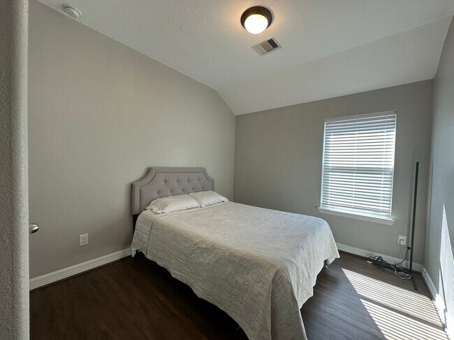 Foto del edificio - 419 Oak Chase Dr