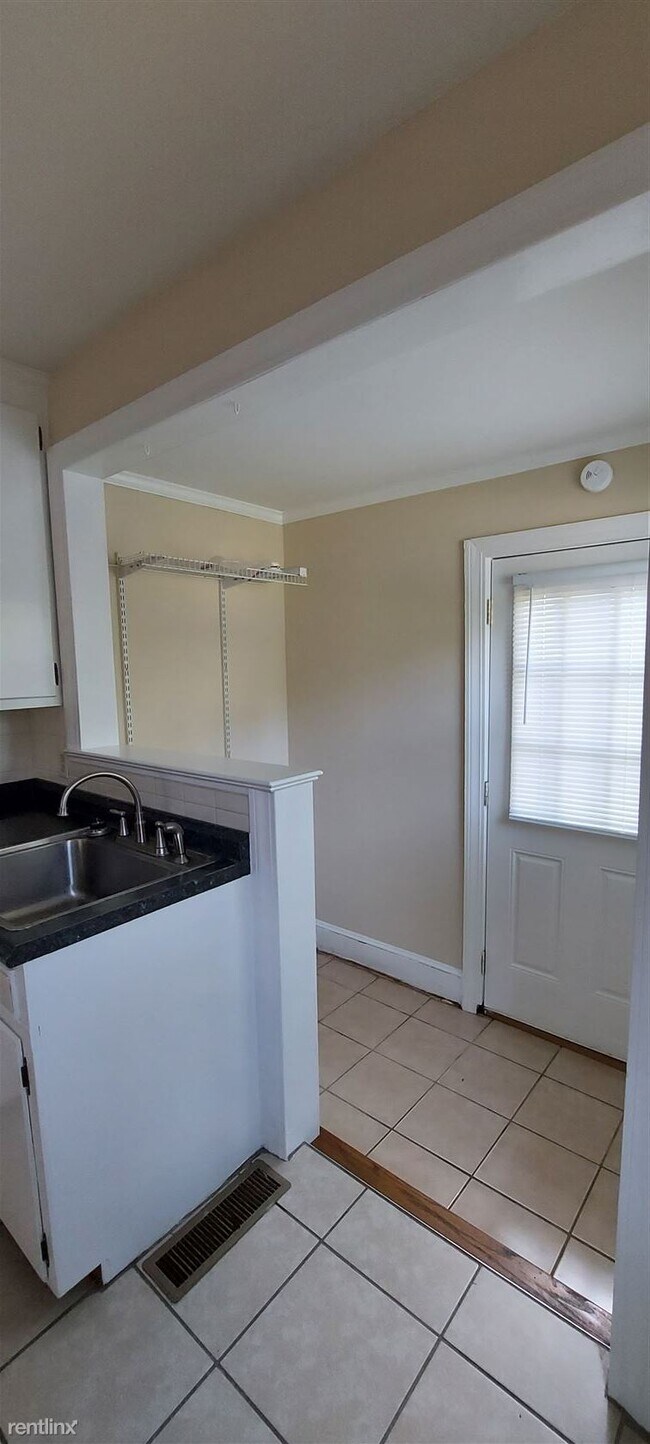 Building Photo - 3 br, 2 bath House - 110 N Holly St