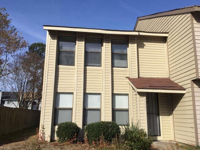 Building Photo - 5522 Old Guard Crescent