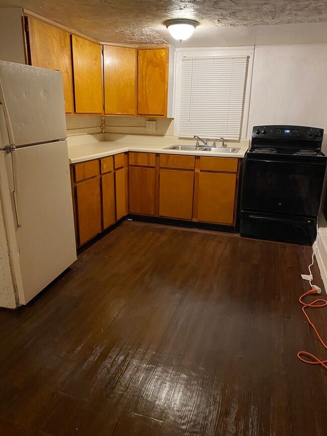Building Photo - 220A Brown Pl