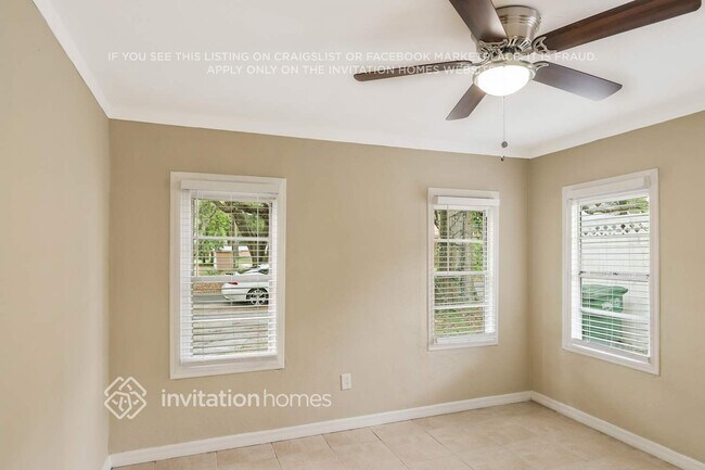 Foto del edificio - 4209 N Downing Ave