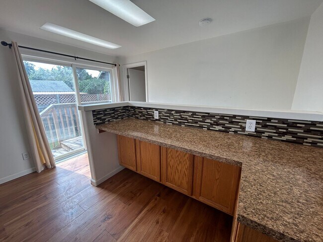 Building Photo - Beautiful 3 Bed, 2 Bath in West Central! *...